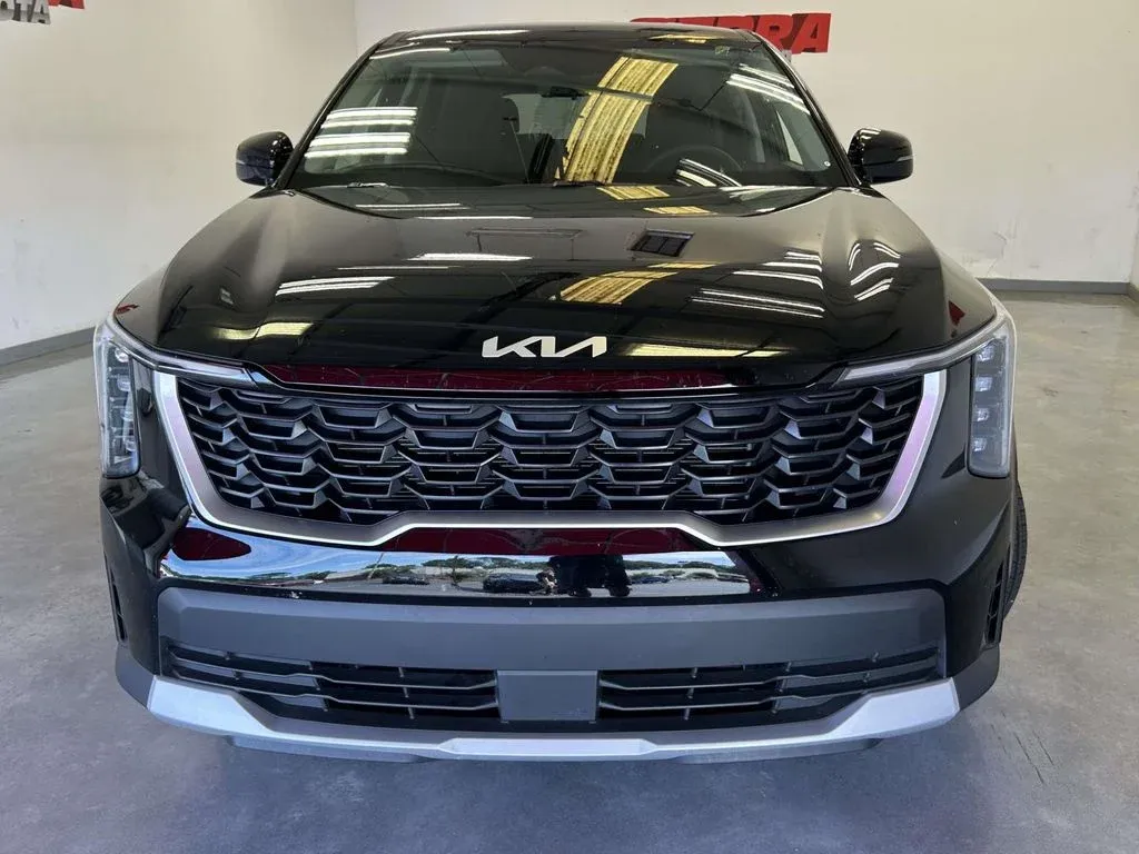 2025 Kia Sorento LX thumbnail 8