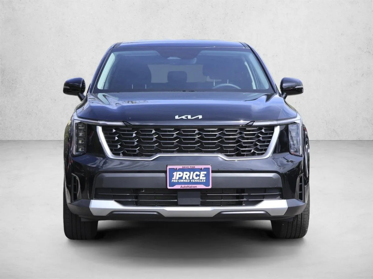 2025 Kia Sorento LX thumbnail 2