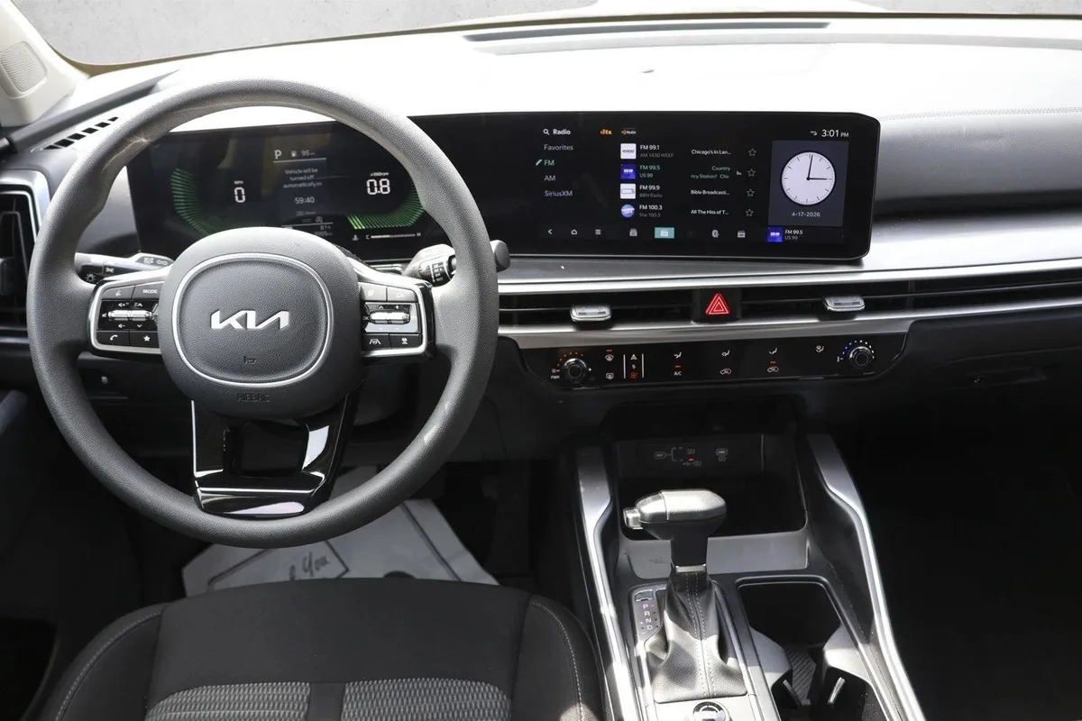 2025 Kia Sorento LX thumbnail 23