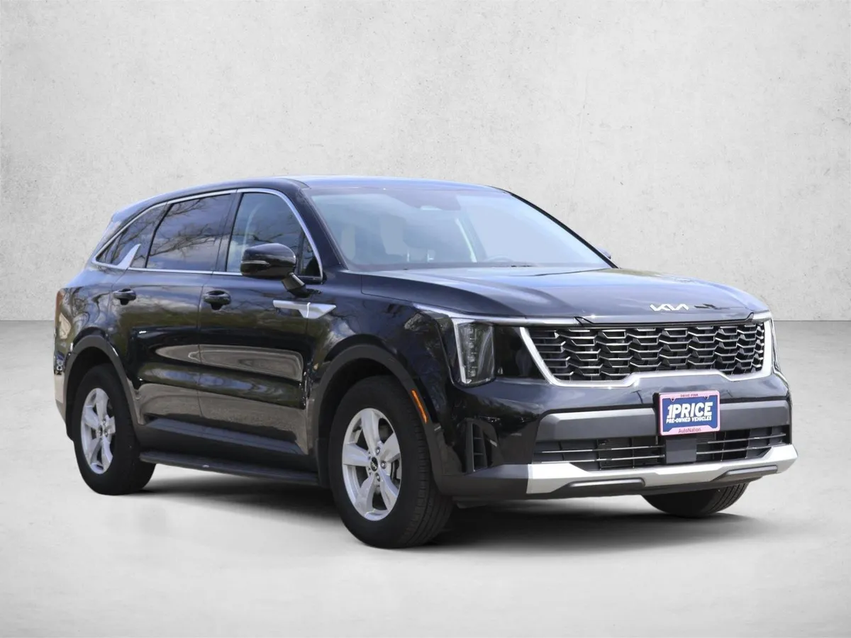 2025 Kia Sorento LX thumbnail 3