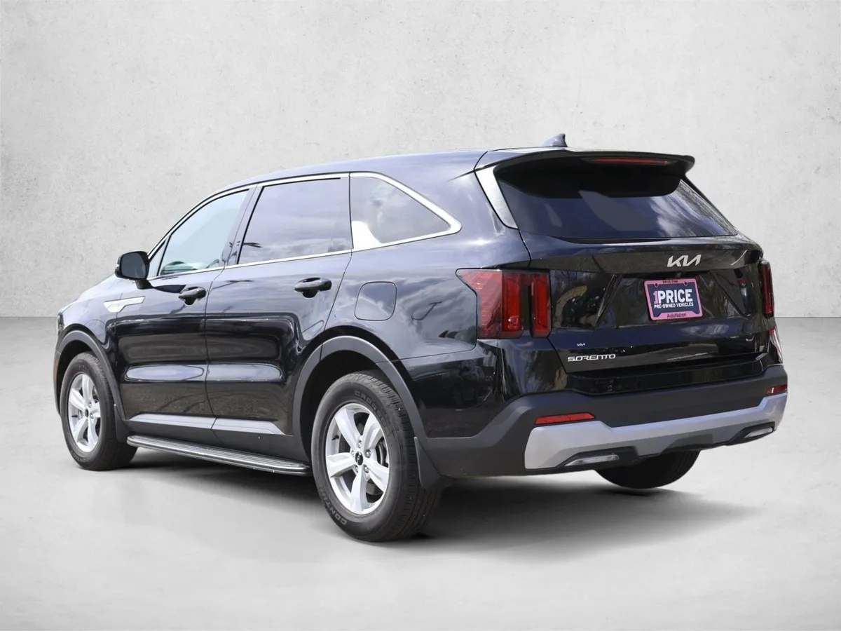 2025 Kia Sorento LX thumbnail 7