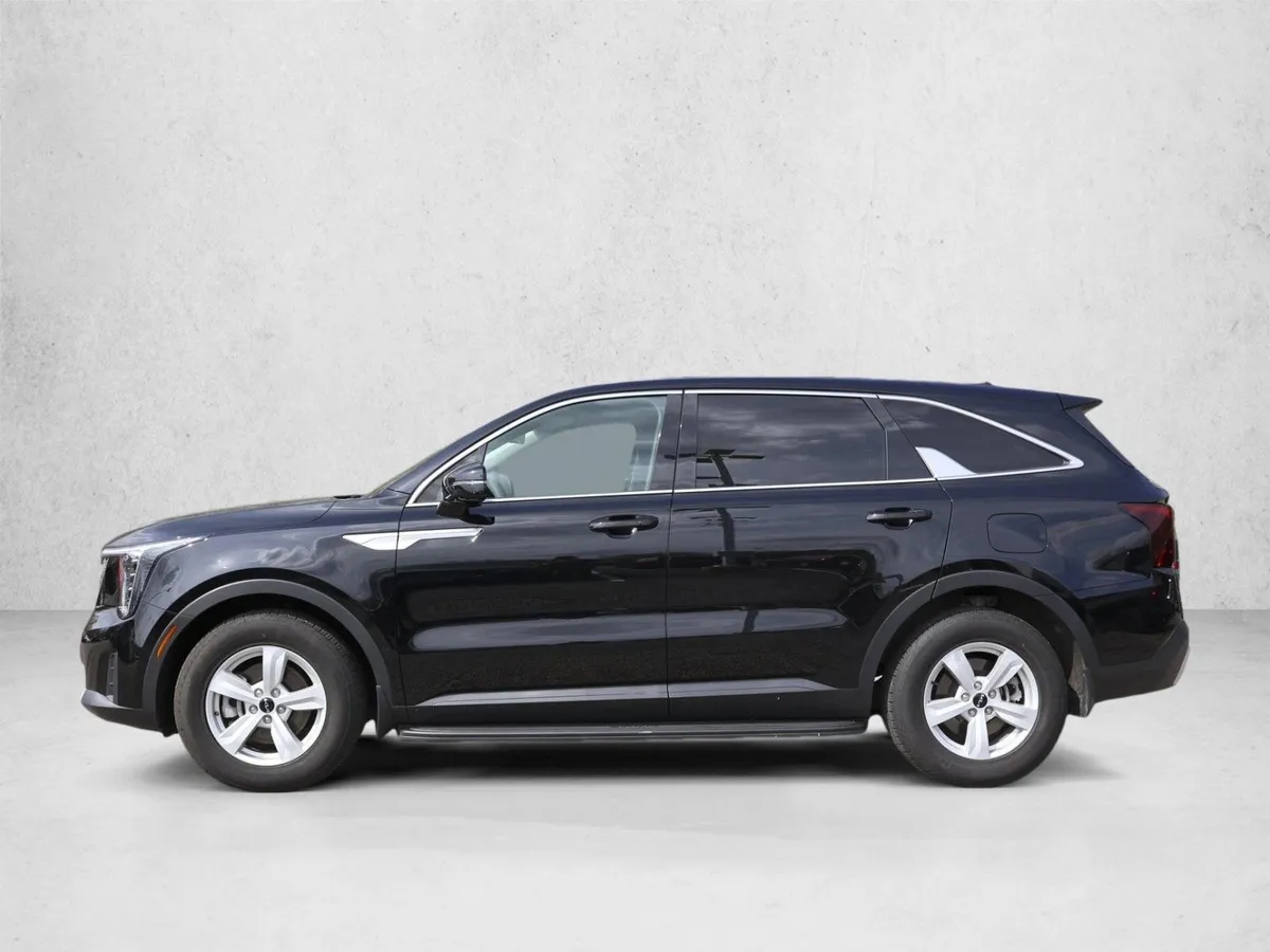 2025 Kia Sorento LX thumbnail 8