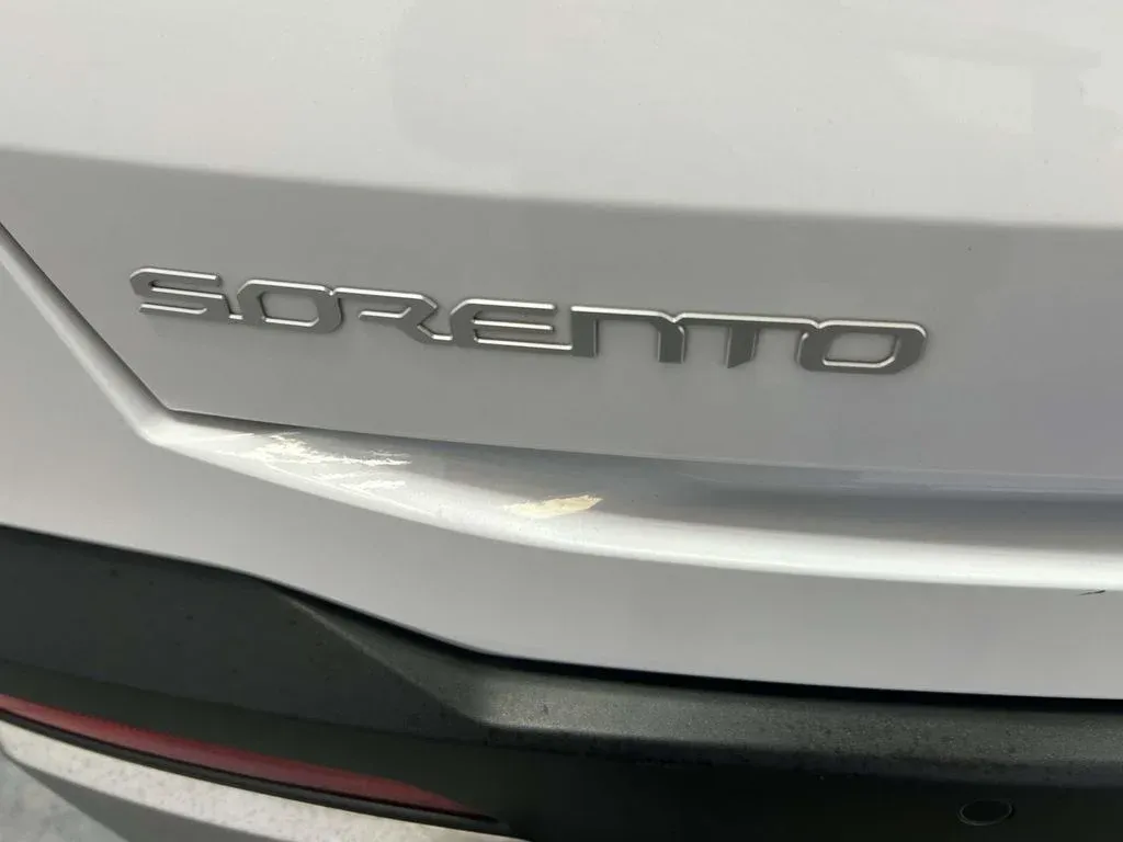2025 Kia Sorento S thumbnail 10