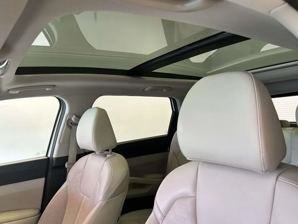 2025 Kia Sorento S thumbnail 14