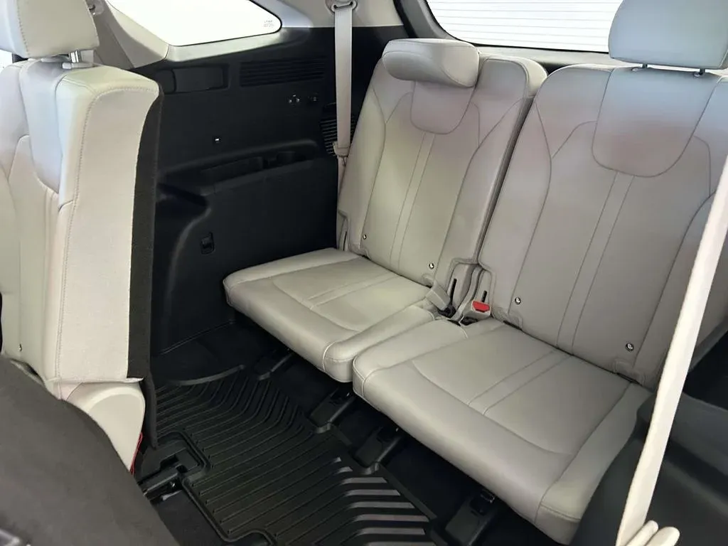 2025 Kia Sorento S thumbnail 15