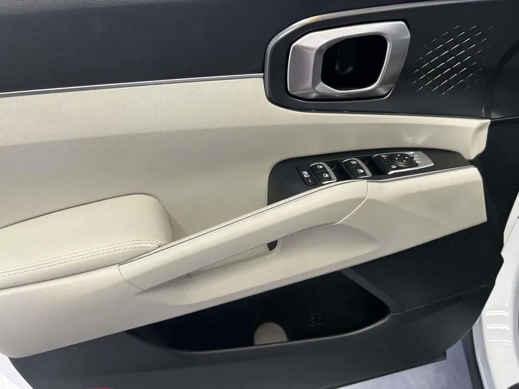 2025 Kia Sorento S thumbnail 17