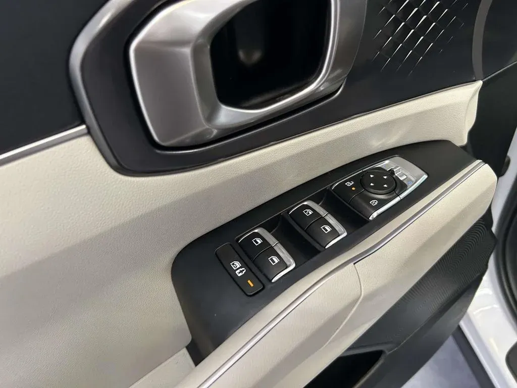 2025 Kia Sorento S thumbnail 18