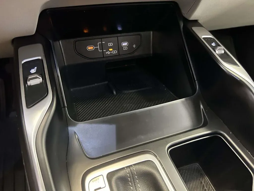 2025 Kia Sorento S thumbnail 23