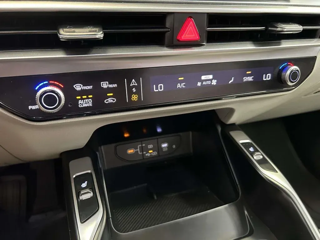 2025 Kia Sorento S thumbnail 24