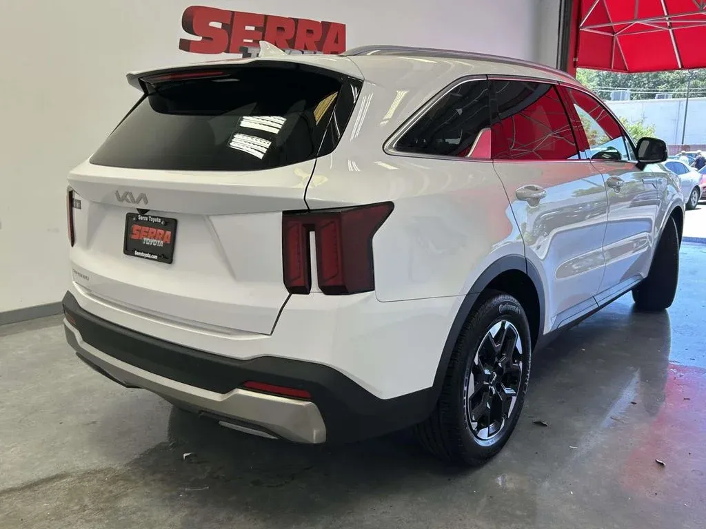 2025 Kia Sorento S thumbnail 3