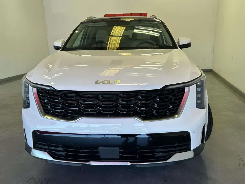 2025 Kia Sorento S thumbnail 8