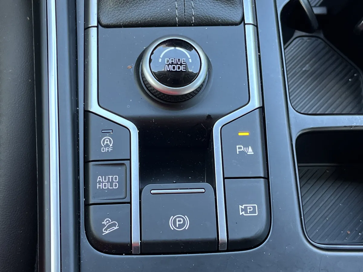 2025 Kia Sorento S thumbnail 10