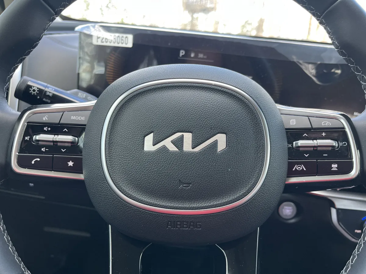 2025 Kia Sorento S thumbnail 13