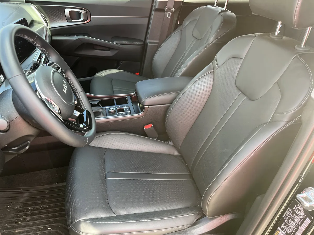 2025 Kia Sorento S thumbnail 16