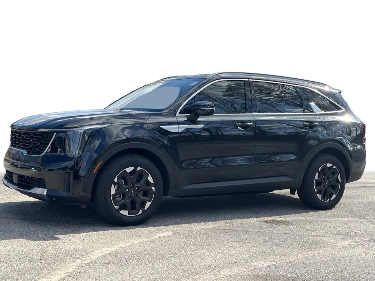 2025 Kia Sorento S thumbnail 18