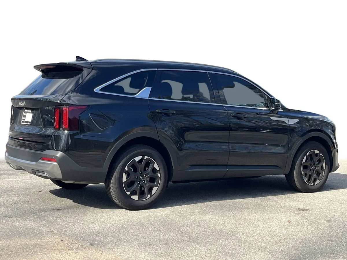 2025 Kia Sorento S thumbnail 22