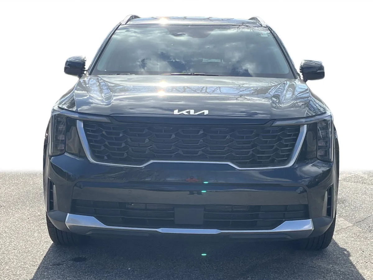 2025 Kia Sorento S thumbnail 24