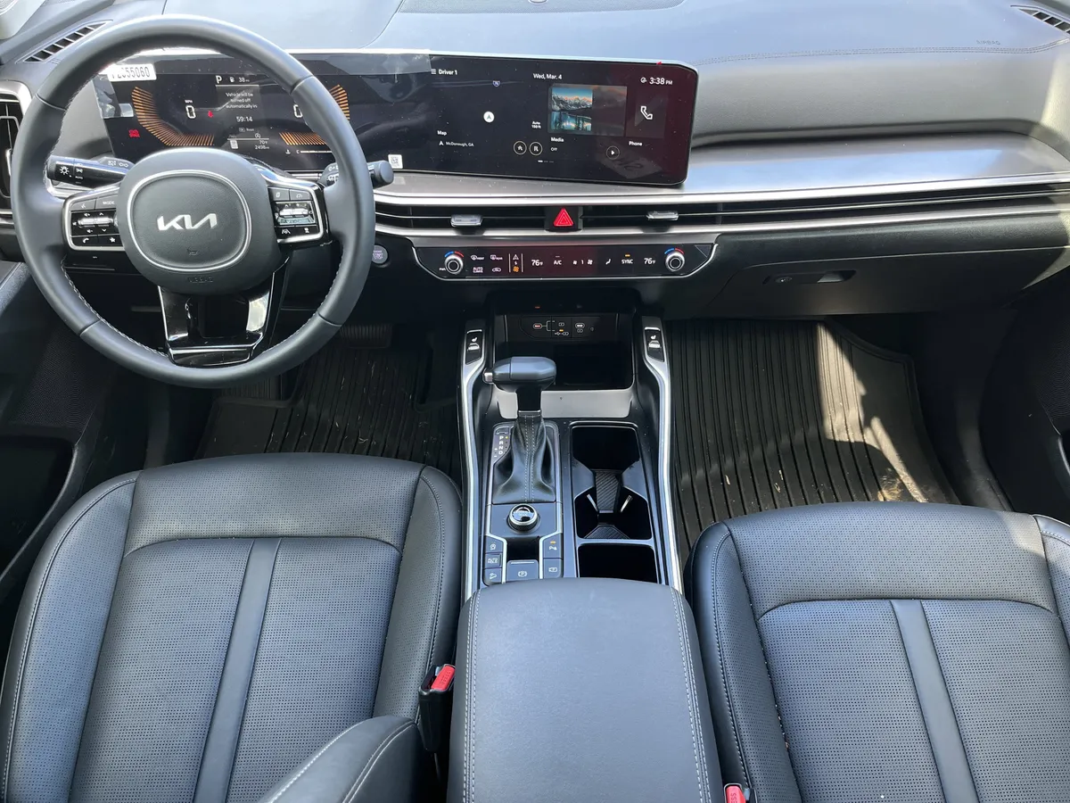 2025 Kia Sorento S thumbnail 3