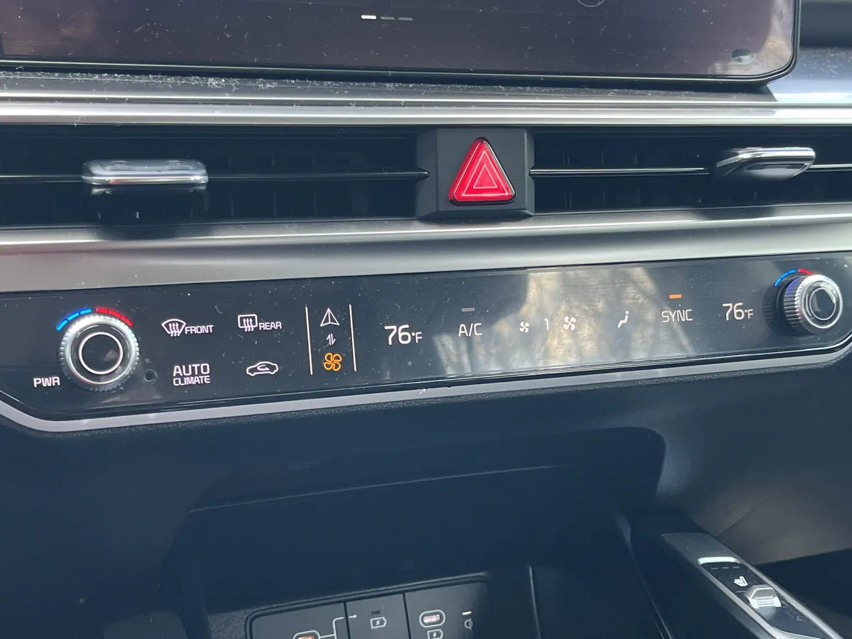 2025 Kia Sorento S thumbnail 7