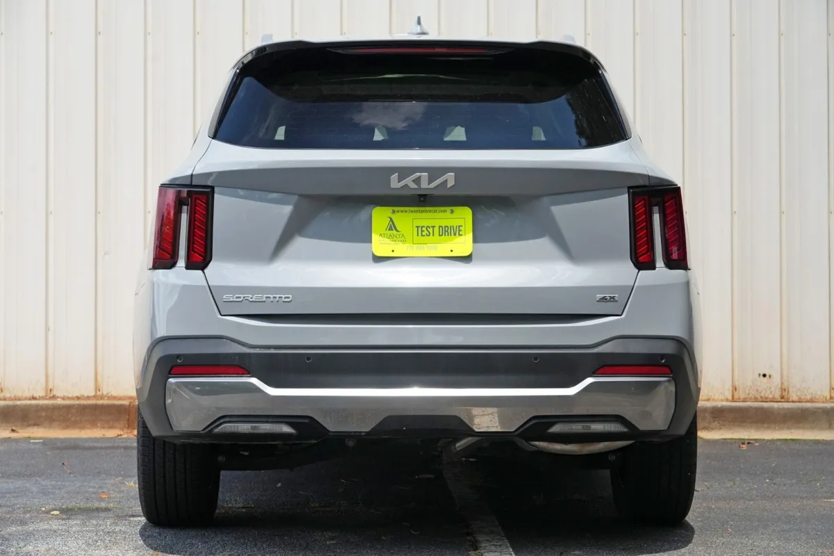 2025 Kia Sorento S thumbnail 10
