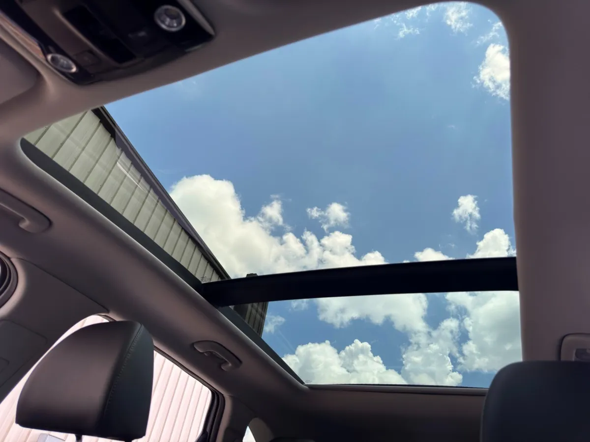 2025 Kia Sorento S thumbnail 11