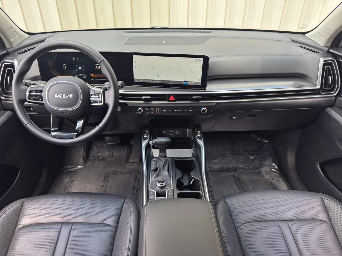 2025 Kia Sorento S thumbnail 12