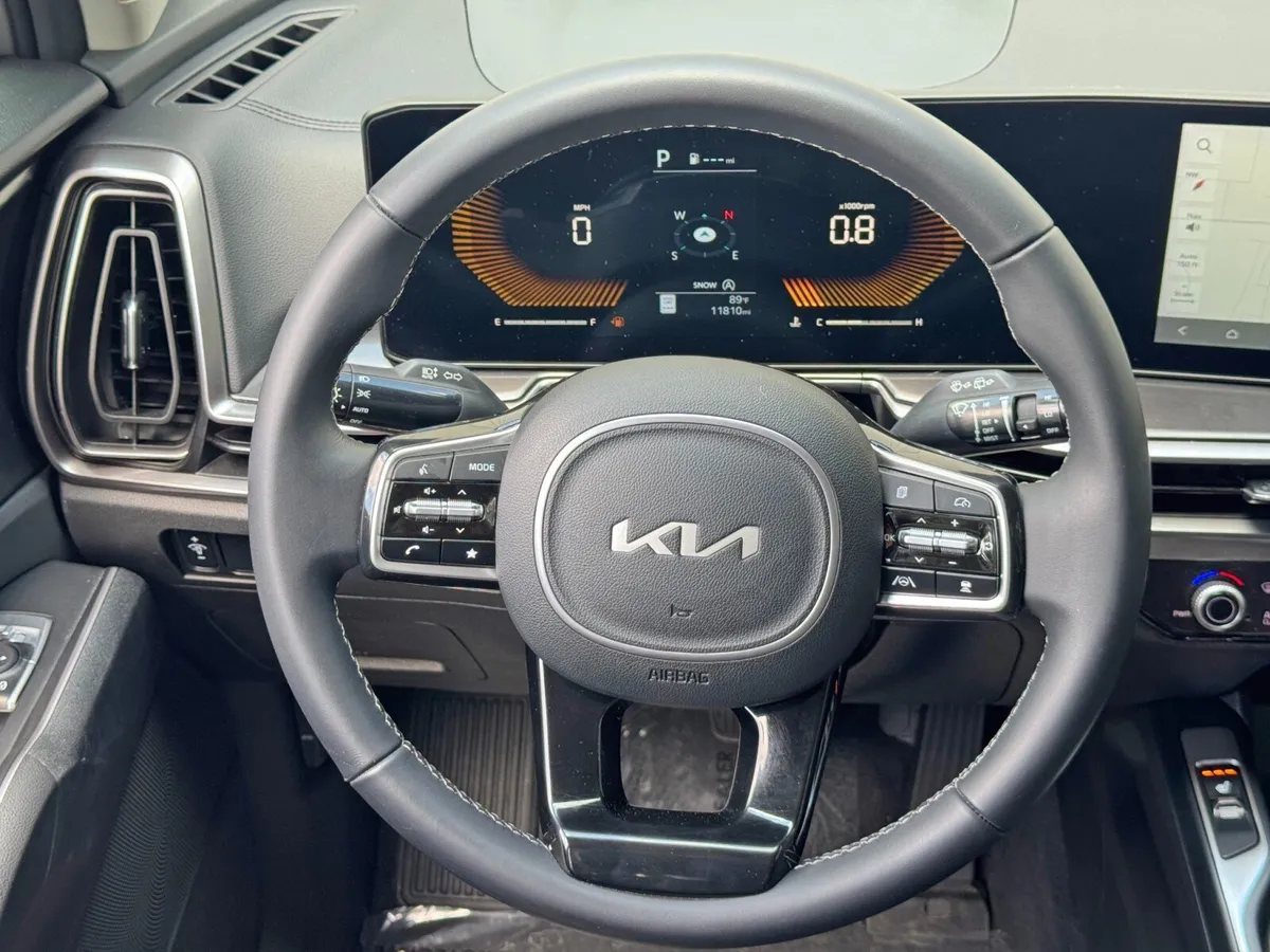 2025 Kia Sorento S thumbnail 19