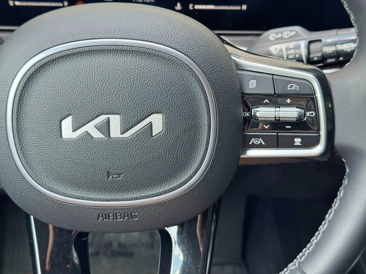 2025 Kia Sorento S thumbnail 21