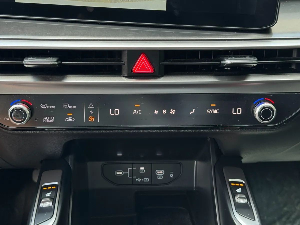 2025 Kia Sorento S thumbnail 28