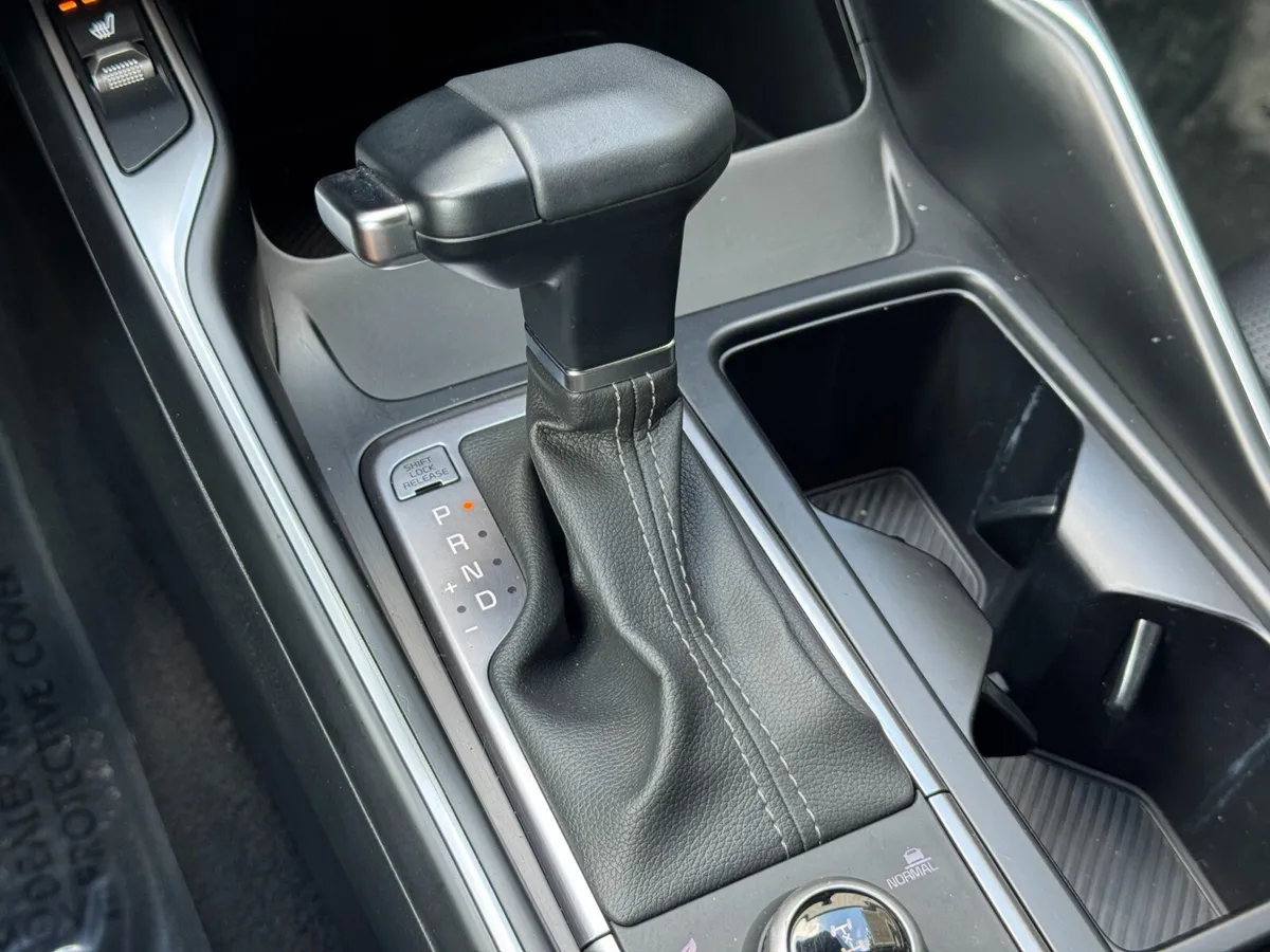 2025 Kia Sorento S thumbnail 31