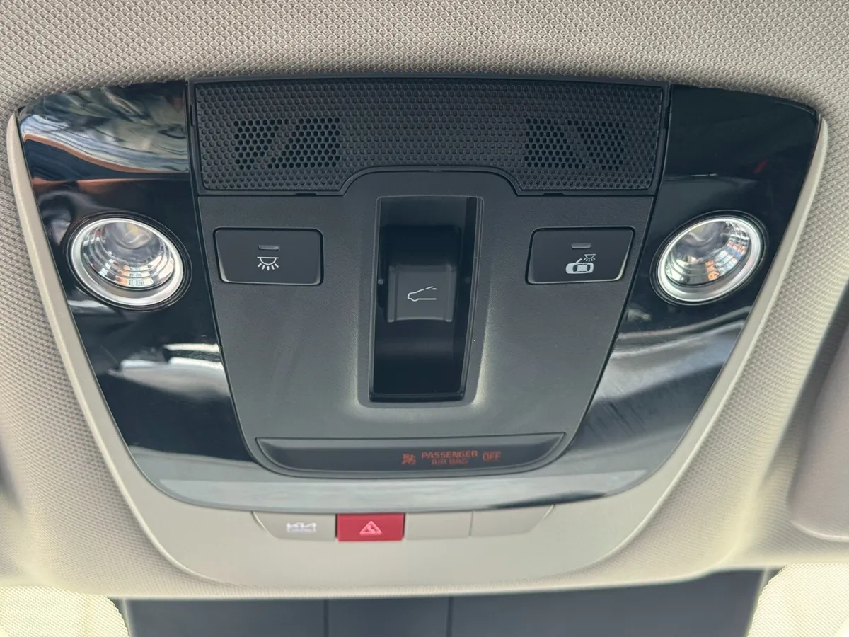 2025 Kia Sorento S thumbnail 33