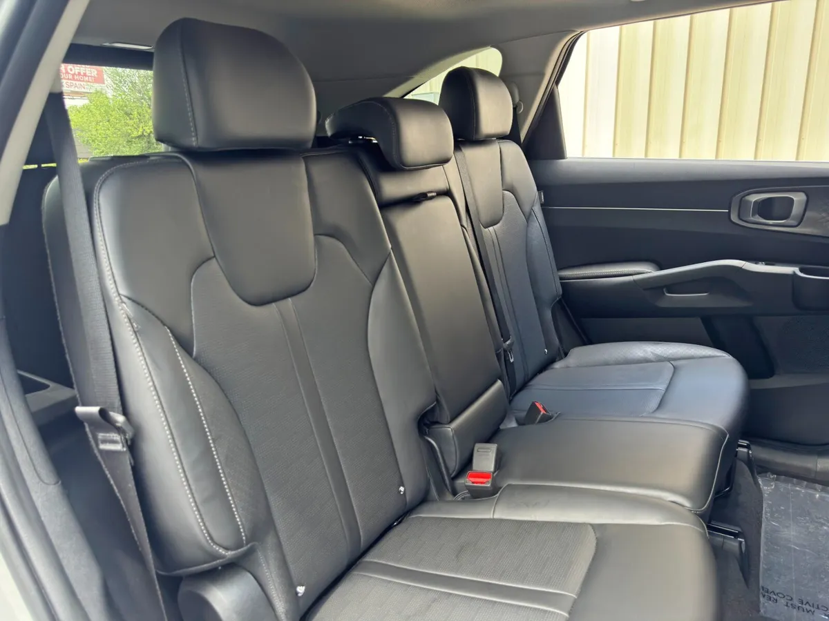 2025 Kia Sorento S thumbnail 37
