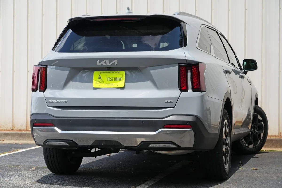2025 Kia Sorento S thumbnail 4