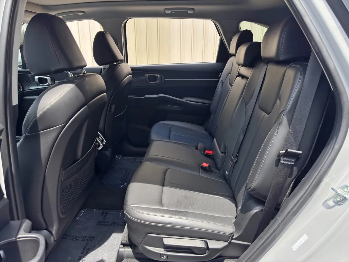 2025 Kia Sorento S thumbnail 40