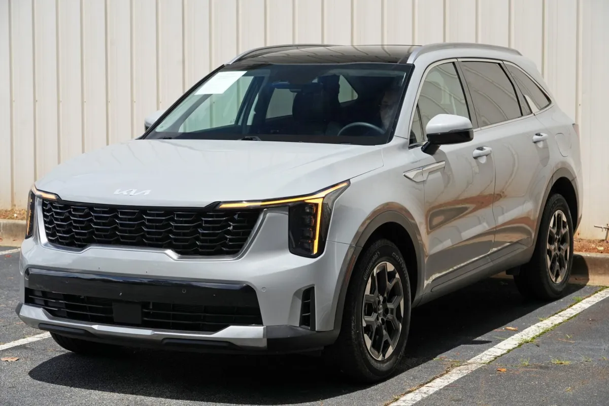 2025 Kia Sorento S thumbnail 47