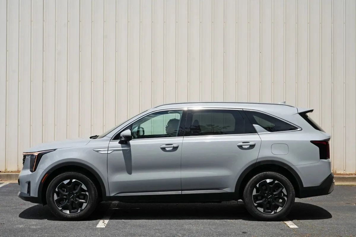 2025 Kia Sorento S thumbnail 48