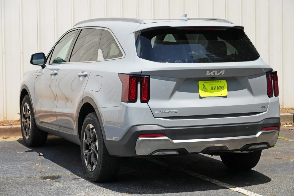 2025 Kia Sorento S thumbnail 49