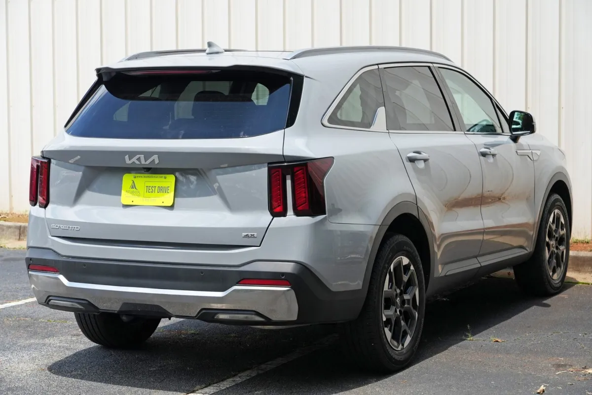 2025 Kia Sorento S thumbnail 51