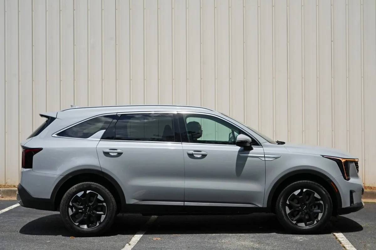 2025 Kia Sorento S thumbnail 52