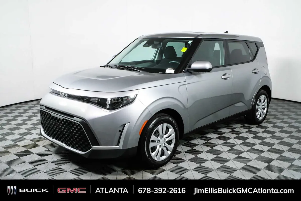 2025 Kia Soul LX thumbnail 22