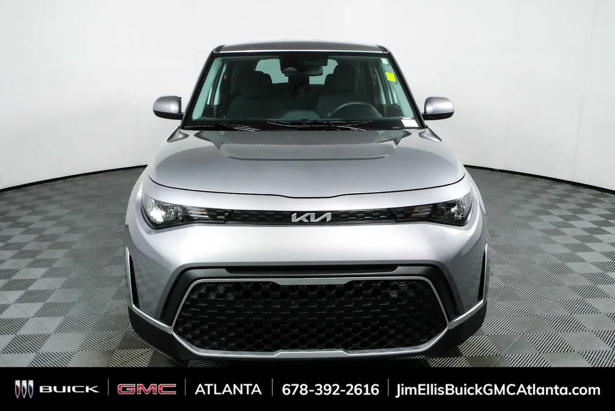 2025 Kia Soul LX thumbnail 23