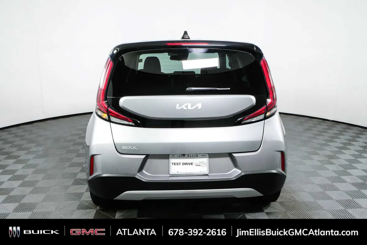 2025 Kia Soul LX thumbnail 24