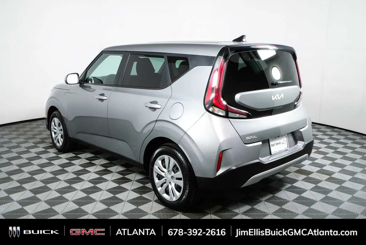 2025 Kia Soul LX thumbnail 25
