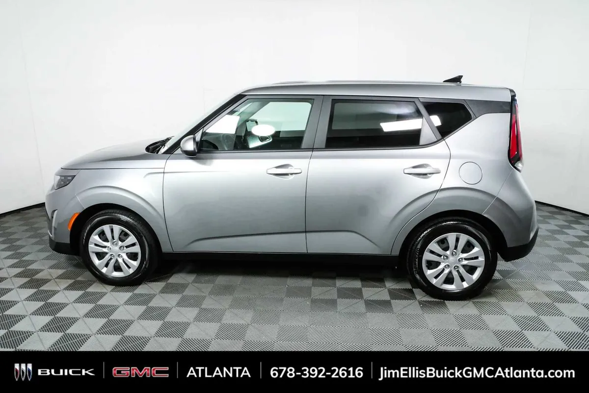 2025 Kia Soul LX thumbnail 26