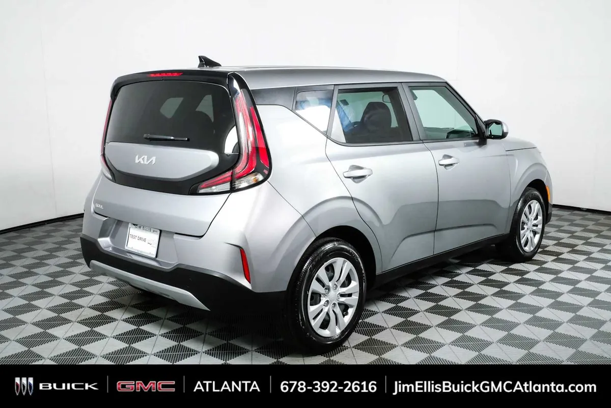 2025 Kia Soul LX thumbnail 3