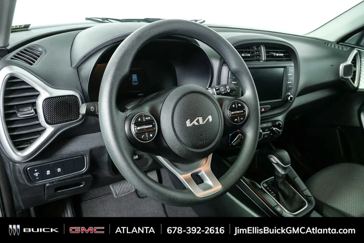 2025 Kia Soul LX thumbnail 4
