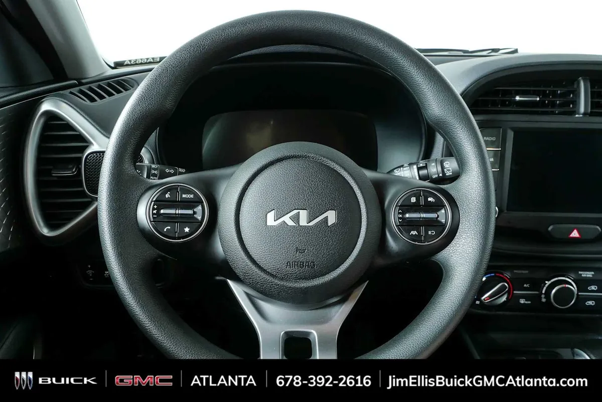2025 Kia Soul LX thumbnail 9