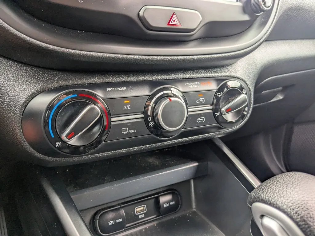 2025 Kia Soul LX thumbnail 17