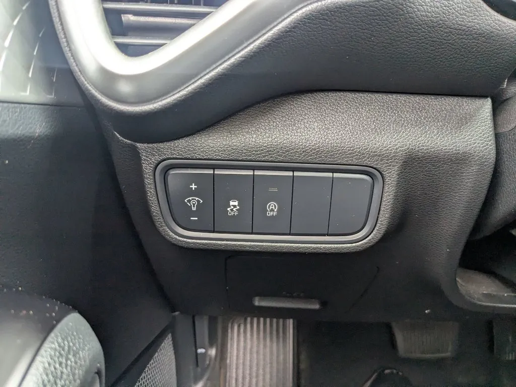 2025 Kia Soul LX thumbnail 19