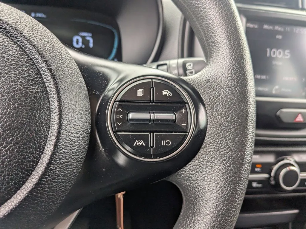2025 Kia Soul LX thumbnail 21